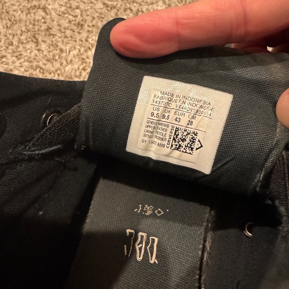 Size 10, leather Chuck Taylor’s hard to find no longer sold in stores. Converse - Picture 5 of 7